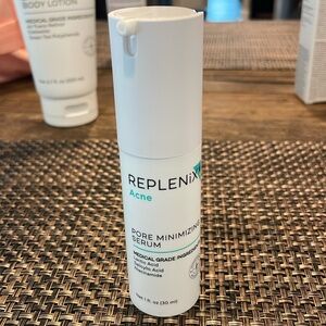 Replenix poor minimizing serum, brand new, medical grade, 1 oz